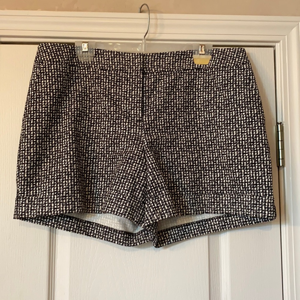 Apt 9 Black and White Patterned Cuffed Shorts